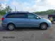 2010 Toyota Sienna XLE с VIN 5TDYK4CC3AS343295, выставлен на аукционе IAAI как лот 42437595 с пробегом 228 438 миль миль и . История ставок и продаж доступна на DreamBid. Изображение 13.