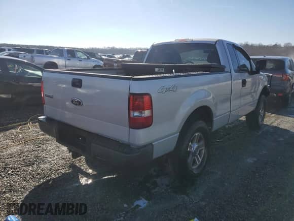 2005 Ford F-150 XL z VIN 1FTRF14535NB98598, wystawiony jako Copart lot #88928675 z przebiegiem 214 304 mil mil oraz Szkoda całkowita • Salvage title. Historia ofert i sprzedaży dostępna na DreamBid. Obrazek 3.