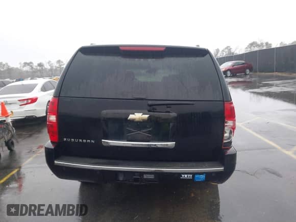 2009 Chevrolet Suburban LTZ z VIN 1GNFC36J59R199615, wystawiony jako IAAI lot #41505935 z przebiegiem 225 928 mil mil oraz . Historia ofert i sprzedaży dostępna na DreamBid. Obrazek 16.