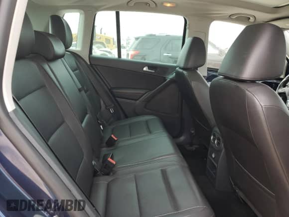 2013 Volkswagen Tiguan SE z VIN WVGAV3AX9DW056696, wystawiony jako Copart lot #54721695 z przebiegiem 108 656 mil mil oraz Szkoda całkowita • Salvage title. Historia ofert i sprzedaży dostępna na DreamBid. Obrazek 11.