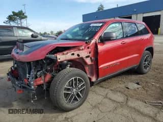2018 Jeep Grand Cherokee Trailhawk z VIN 1C4RJFLT7JC404328, wystawiony jako Copart lot #80070445 z przebiegiem 73 743 mil mil oraz Czysty tytuł • Clean title. Historia ofert i sprzedaży dostępna na DreamBid. Obrazek 1.