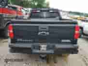 2018 Chevrolet Silverado 3500HD High Country с VIN 1GC4K1EY9JF126601, выставлен на аукционе Copart как лот 70416704 с пробегом 130 883 миль миль и На запчасти • Non repairable. История ставок и продаж доступна на DreamBid. Изображение 6.