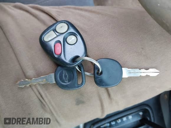 2004 Chevrolet Malibu Classic z VIN 1G1ND52F04M655324, wystawiony jako IAAI lot #41840800 z przebiegiem 230 074 mil mil oraz . Historia ofert i sprzedaży dostępna na DreamBid. Obrazek 11.