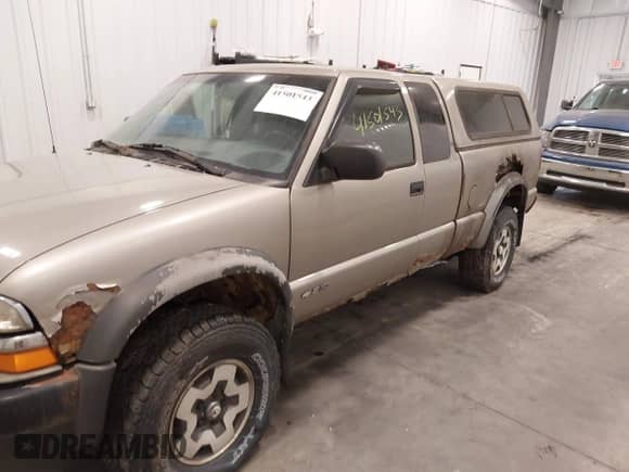2000 Chevrolet S-10 LS ZR2 с VIN 1GCCT19W3Y8241792, выставлен на аукционе IAAI как лот 41501543 с пробегом 162 873 миль миль и . История ставок и продаж доступна на DreamBid. Изображение 12.