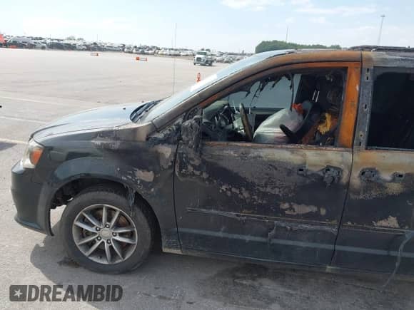 2014 Dodge Grand Caravan R/T z VIN 2C4RDGEG3ER385710, wystawiony jako IAAI lot #43218614 z przebiegiem 202 482 mil mil oraz . Historia ofert i sprzedaży dostępna na DreamBid. Obrazek 12.