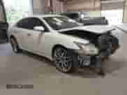 2013 Nissan Maxima SV z VIN 1N4AA5AP3DC819217, wystawiony jako IAAI lot #43294735 z przebiegiem 182 138 mil mil oraz . Historia ofert i sprzedaży dostępna na DreamBid. Obrazek 1.