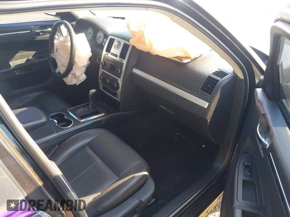 2008 Chrysler 300 Touring с VIN 2C3KA53G18H108778, выставлен на аукционе IAAI как лот 43138155 с пробегом 195 905 миль миль и . История ставок и продаж доступна на DreamBid. Изображение 5.