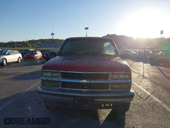 1997 Chevrolet Suburban z VIN 3GNFK16R0VG107804, wystawiony jako IAAI lot #43476284 z przebiegiem 147 435 mil mil oraz . Historia ofert i sprzedaży dostępna na DreamBid. Obrazek 6.