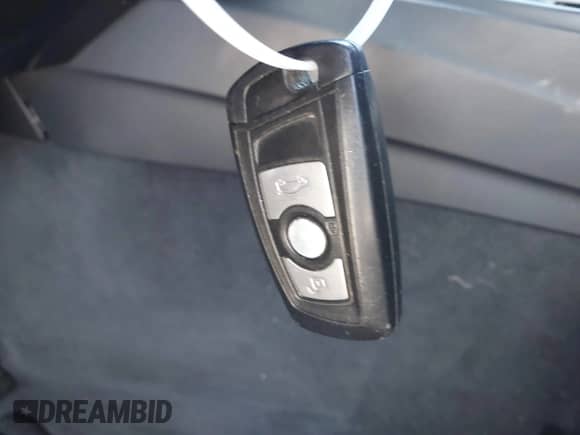 2013 BMW 3 Series 320i z VIN WBA3B1C57DK128344, wystawiony jako IAAI lot #42259273 z przebiegiem 105 213 mil mil oraz . Historia ofert i sprzedaży dostępna na DreamBid. Obrazek 11.