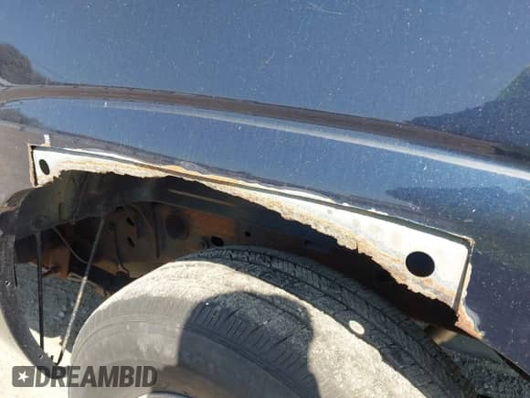 2005 Chevrolet Silverado 1500 LS z VIN 2GCEC13T851118155, wystawiony jako IAAI lot #43324638 z przebiegiem 218 021 mil mil oraz . Historia ofert i sprzedaży dostępna na DreamBid. Obrazek 14.