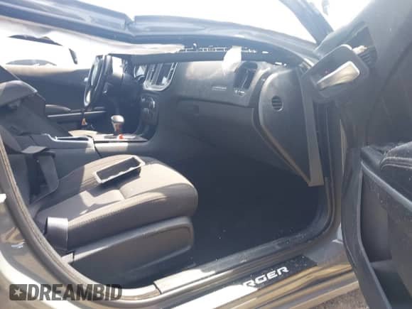 2019 Dodge Charger SXT with VIN 2C3CDXBG5KH699018, listed as a IAAI auction lot 42776124 with 127,773 mi miles and . Bid and sale history available at DreamBid. Image 5.