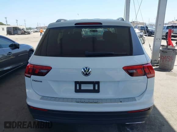 2019 Volkswagen Tiguan S с VIN 3VV1B7AX2KM176326, выставлен на аукционе IAAI как лот 42255775 с пробегом 72 996 миль миль и . История ставок и продаж доступна на DreamBid. Изображение 16.