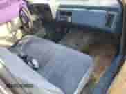 1989 GMC Sierra 1500 z VIN 1GTDC14K9KZ511666, wystawiony jako Copart lot #46428775 z przebiegiem 138 400 mil mil oraz Szkoda całkowita • Salvage title. Historia ofert i sprzedaży dostępna na DreamBid. Obrazek 8.