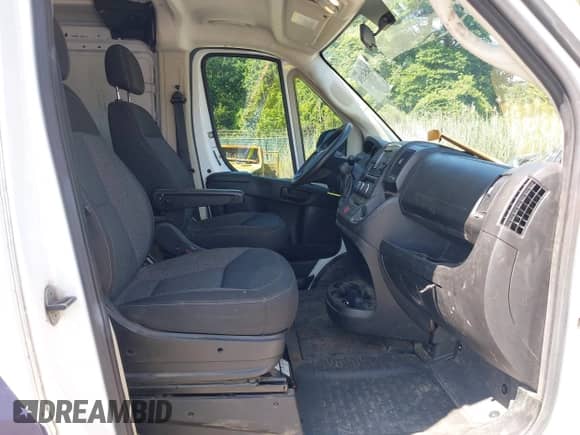 2019 Ram ProMaster Cargo with VIN 3C6TRVAG1KE555844, listed as a IAAI auction lot 42547330 with 102,176 mi miles and . Bid and sale history available at DreamBid. Image 5.