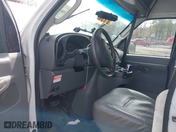 2008 Ford Econoline Cargo Commercial z VIN 1FTNS24W28DB54840, wystawiony jako IAAI lot #41966034 z przebiegiem 85 087 mil mil oraz . Historia ofert i sprzedaży dostępna na DreamBid. Obrazek 5.