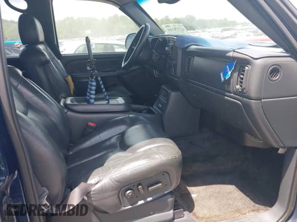 2002 Chevrolet Avalanche with VIN 3GNEK13T02G108183, listed as a IAAI auction lot 42778145 with 175,856 mi miles and . Bid and sale history available at DreamBid. Image 5.