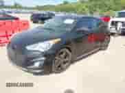 2013 Hyundai Veloster Turbo с VIN KMHTC6AE9DU118723, выставлен на аукционе IAAI как лот 42975081 с пробегом 118 686 миль миль и . История ставок и продаж доступна на DreamBid. Изображение 2.