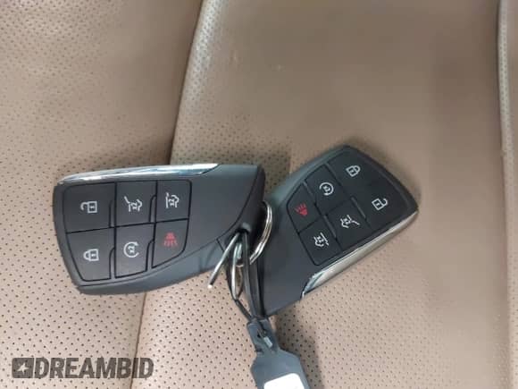 2023 Chevrolet Suburban Premier z VIN 1GNSKFKD6PR187716, wystawiony jako IAAI lot #42487455 z przebiegiem 28 532 mil mil oraz . Historia ofert i sprzedaży dostępna na DreamBid. Obrazek 11.