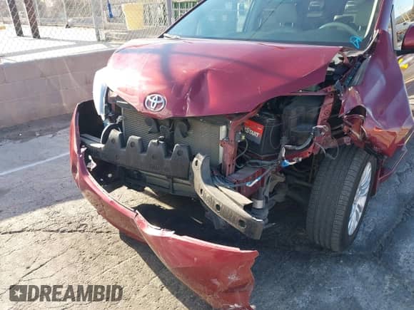 2014 Toyota Sienna XLE с VIN 5TDYK3DC0ES406822, выставлен на аукционе IAAI как лот 43277009 с пробегом 67 196 миль миль и . История ставок и продаж доступна на DreamBid. Изображение 6.