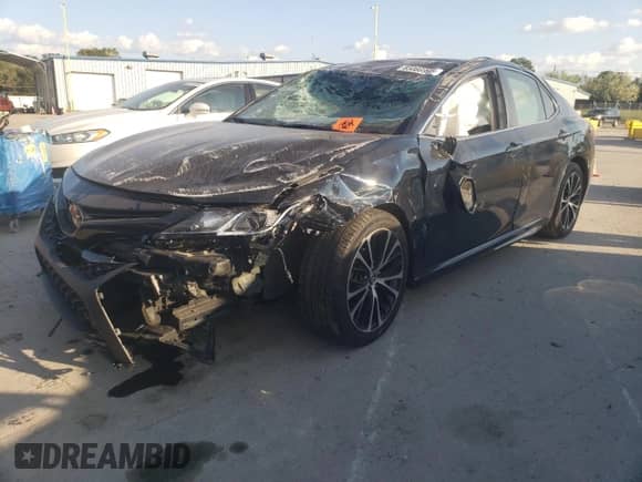 2019 Toyota Camry SE z VIN 4T1B11HK8KU693232, wystawiony jako Copart lot #85086995 z przebiegiem 82 014 mil mil oraz Szkoda całkowita • Salvage title. Historia ofert i sprzedaży dostępna na DreamBid. Obrazek 1.