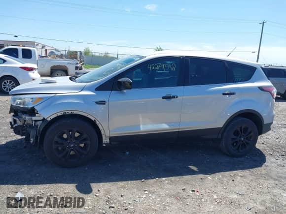 2017 Ford Escape SE с VIN 1FMCU9G93HUB34575, выставлен на аукционе IAAI как лот 42279592 с пробегом 71 904 миль миль и . История ставок и продаж доступна на DreamBid. Изображение 15.
