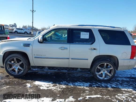 2009 Cadillac Escalade with VIN 1GYFK33599R100257, listed as a IAAI auction lot 41192214 with 161,658 mi miles and . Bid and sale history available at DreamBid. Image 6.
