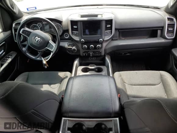 2021 Ram 1500 Big Horn z VIN 1C6RREFG3MN768120, wystawiony jako Copart lot #54968495 z przebiegiem Nie podano mil oraz Szkoda całkowita • Salvage title. Historia ofert i sprzedaży dostępna na DreamBid. Obrazek 8.