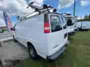 2018 Chevrolet Express Cargo z VIN 1GCWGBFG0J1321487, wystawiony jako Copart lot #80459925 z przebiegiem 148 159 mil mil oraz Czysty tytuł • Clean title. Historia ofert i sprzedaży dostępna na DreamBid. Obrazek 3.