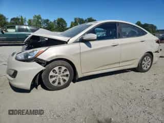 2016 Hyundai Accent SE z VIN KMHCT4AE5GU972925, wystawiony jako Copart lot #70940205 z przebiegiem 129 476 mil mil oraz Szkoda całkowita • Salvage title. Historia ofert i sprzedaży dostępna na DreamBid. Obrazek 1.