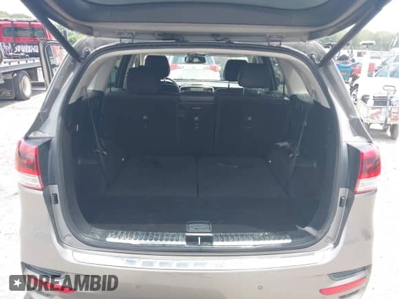 2016 Kia Sorento SXL with VIN 5XYPK4A58GG115170, listed as a IAAI auction lot 42689300 with 123,640 mi miles and . Bid and sale history available at DreamBid. Image 17.