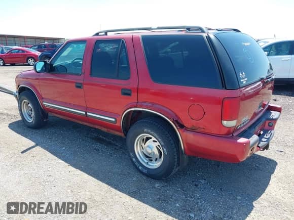 2000 Chevrolet Blazer LT z VIN 1GNDT13W1Y2358746, wystawiony jako IAAI lot #42200118 z przebiegiem 205 595 mil mil oraz . Historia ofert i sprzedaży dostępna na DreamBid. Obrazek 3.