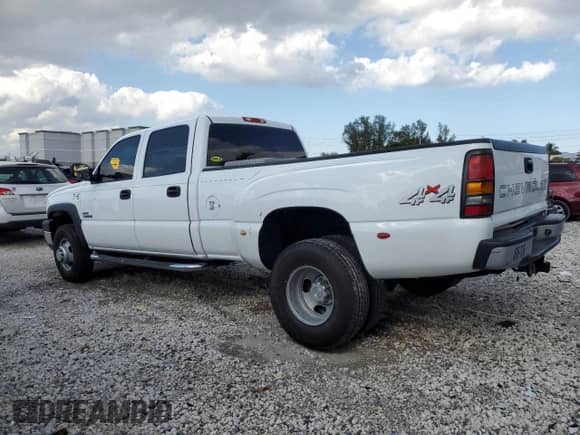 2006 Chevrolet Silverado 3500 DRW LT1 z VIN 1GCJK33D86F259615, wystawiony jako Copart lot #52218565 z przebiegiem 64 497 mil mil oraz Szkoda całkowita • Salvage title. Historia ofert i sprzedaży dostępna na DreamBid. Obrazek 2.
