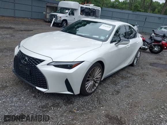 2023 Lexus IS 300 z VIN JTHD81F21P5050734, wystawiony jako IAAI lot #42464046 z przebiegiem 25 957 mil mil oraz . Historia ofert i sprzedaży dostępna na DreamBid. Obrazek 2.