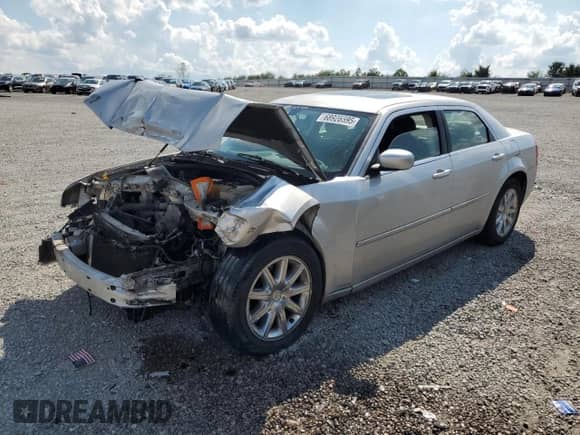 2008 Chrysler 300 Limited with VIN 2C3KA33G48H258419, listed as a Copart auction lot 68926595 with 152,976 mi miles and Salvage title. Bid and sale history available at DreamBid. Image 1.