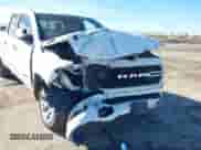 2022 Ram 1500 Big Horn z VIN 1C6RREBT7NN452563, wystawiony jako IAAI lot #41297916 z przebiegiem 27 231 mil mil oraz . Historia ofert i sprzedaży dostępna na DreamBid. Obrazek 6.