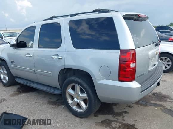 2010 Chevrolet Tahoe LT с VIN 1GNUCBE01AR214478, выставлен на аукционе IAAI как лот 42827366 с пробегом 193 673 миль миль и . История ставок и продаж доступна на DreamBid. Изображение 3.