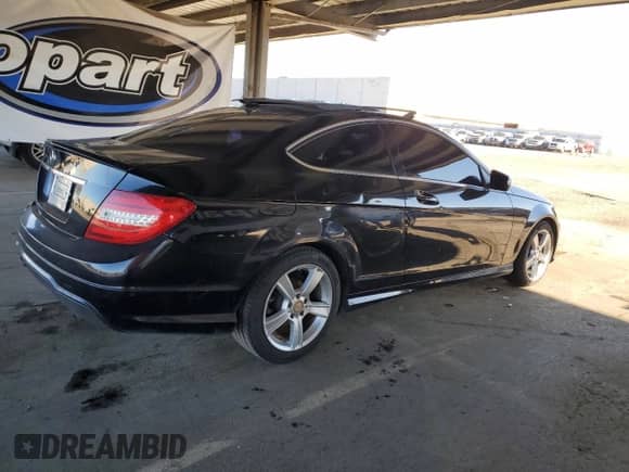 2014 Mercedes-Benz C 250 with VIN WDDGJ4HB7EG287169, listed as a Copart auction lot 87304075 with Not provided miles and Clean title. Bid and sale history available at DreamBid. Image 3.