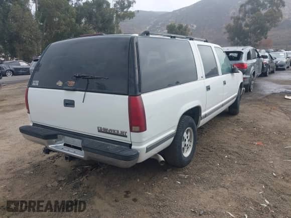 1995 Chevrolet Suburban с VIN 3GNEC16KXSG101841, выставлен на аукционе IAAI как лот 43395489 с пробегом 233 034 миль миль и . История ставок и продаж доступна на DreamBid. Изображение 4.