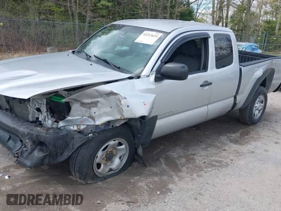 2009 Toyota Tacoma with VIN 5TEUU42N09Z599968, listed as a IAAI auction lot 42213615 with 291,908 mi miles and . Bid and sale history available at DreamBid. Image 6.