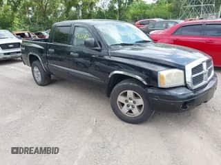 2005 Dodge Dakota Laramie z VIN 1D7HW58N55S161413, wystawiony jako IAAI lot #42632463 z przebiegiem 144 000 mil mil oraz . Historia ofert i sprzedaży dostępna na DreamBid. Obrazek 1.