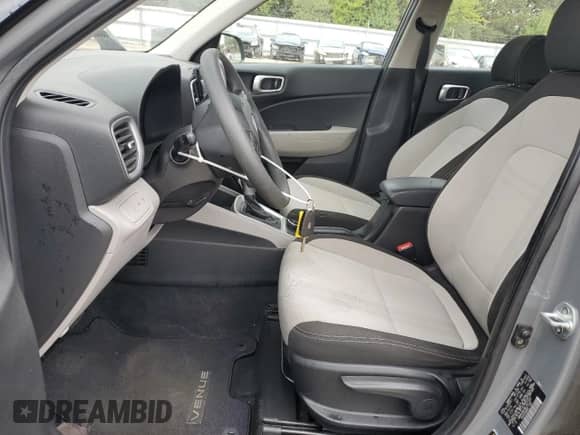 2020 Hyundai Venue SEL с VIN KMHRC8A38LU027297, выставлен на аукционе Copart как лот 71186225 с пробегом 103 973 миль миль и Списание • Salvage title. История ставок и продаж доступна на DreamBid. Изображение 7.
