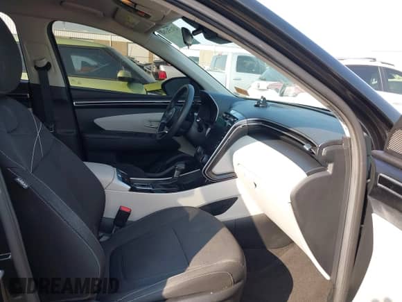 2022 Hyundai Tucson SEL with VIN 5NMJB3AE3NH133093, listed as a IAAI auction lot 43159380 with 33,721 mi miles and . Bid and sale history available at DreamBid. Image 5.