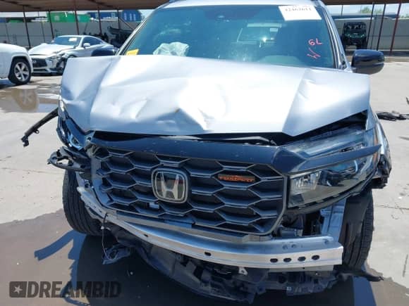 2023 Honda Passport TrailSport z VIN 5FNYF8H66PB044234, wystawiony jako IAAI lot #42462611 z przebiegiem 6 411 mil mil oraz . Historia ofert i sprzedaży dostępna na DreamBid. Obrazek 6.