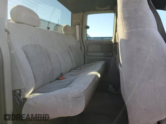 2002 Chevrolet Silverado 1500 LS z VIN 2GCEC19TX21390242, wystawiony jako Copart lot #86815985 z przebiegiem 284 213 mil mil oraz Szkoda całkowita • Salvage title. Historia ofert i sprzedaży dostępna na DreamBid. Obrazek 10.