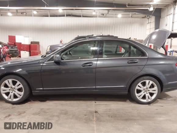2010 Mercedes-Benz C 300 Sport с VIN WDDGF8BB6AR122164, выставлен на аукционе IAAI как лот 42026446 с пробегом 130 229 миль миль и . История ставок и продаж доступна на DreamBid. Изображение 15.
