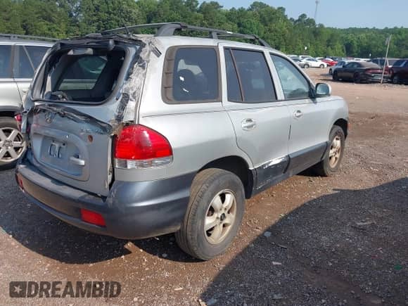 2005 Hyundai Santa Fe GLS с VIN KM8SC13D15U926388, выставлен на аукционе IAAI как лот 42387392 с пробегом 235 808 миль миль и . История ставок и продаж доступна на DreamBid. Изображение 4.