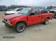 2003 Chevrolet S-10 z VIN 1GCCS14H638124325, wystawiony jako Copart lot #47543655 z przebiegiem 218 562 mil mil oraz Szkoda całkowita • Salvage title. Historia ofert i sprzedaży dostępna na DreamBid. Obrazek 1.
