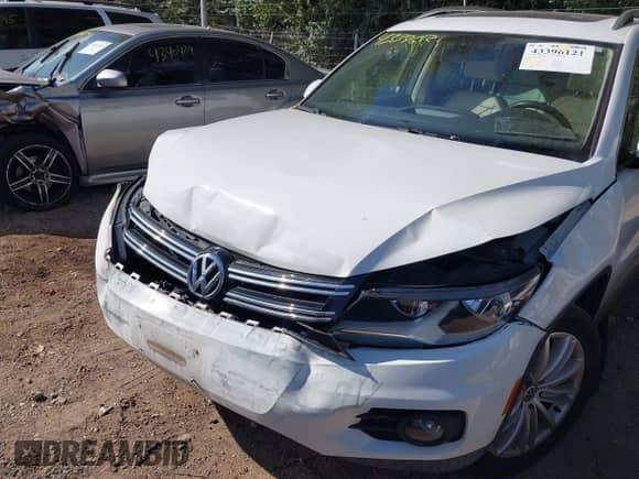 2015 Volkswagen Tiguan S with VIN WVGAV7AX8FW567004, listed as a IAAI auction lot 43396121 with 109,393 mi miles and . Bid and sale history available at DreamBid. Image 6.
