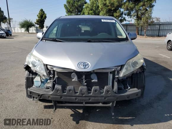 2012 Toyota Sienna SE with VIN 5TDXK3DC0CS189796, listed as a Copart auction lot 81947625 with 213,429 mi miles and Salvage title. Bid and sale history available at DreamBid. Image 5.