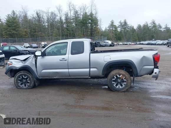 2018 Toyota Tacoma SR5 с VIN 5TFSZ5AN4JX156296, выставлен на аукционе IAAI как лот 41911608 с пробегом 105 340 миль миль и . История ставок и продаж доступна на DreamBid. Изображение 14.